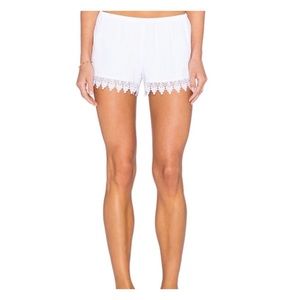 🔥 Show me your mumu Lacey white shorts 🔥